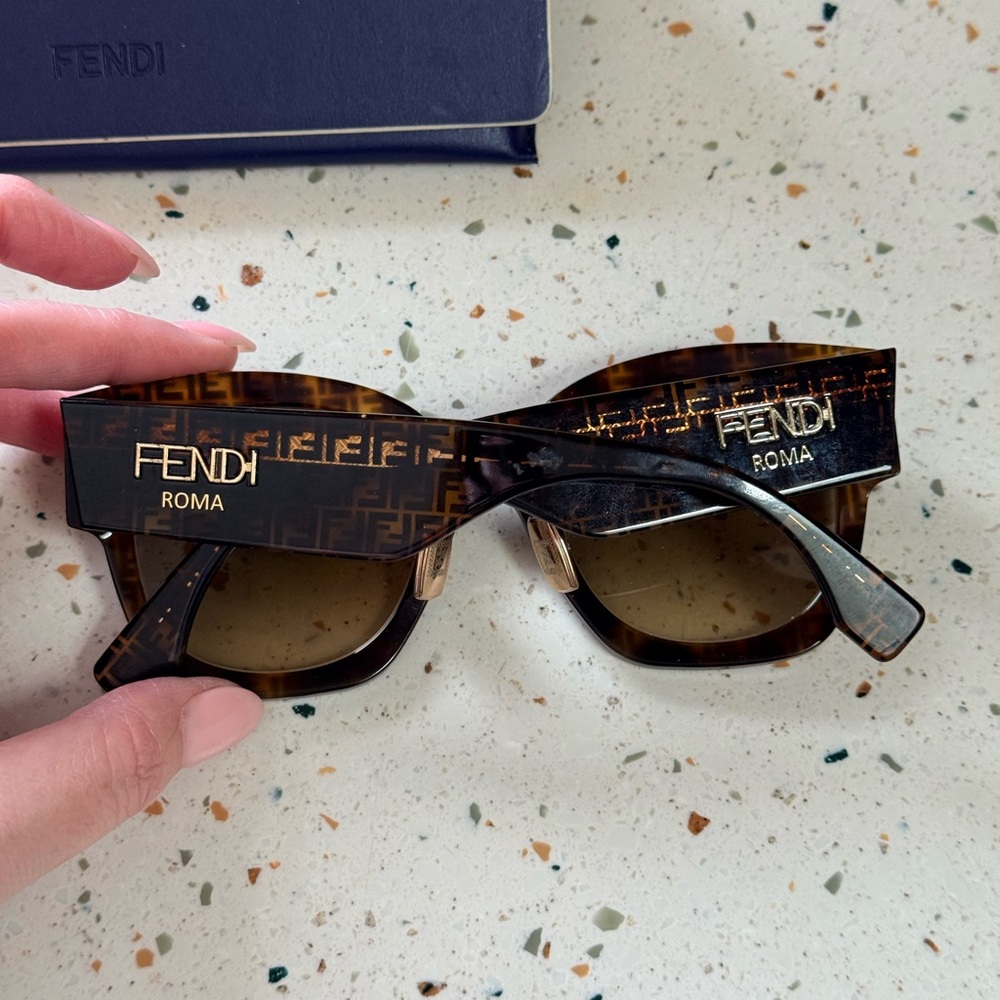 Fendi Tortoise Shell Sunglasses with COA - Picture 4 of 9
